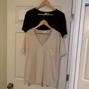 2 pack - GAP - v-neck soft spun t-shirts